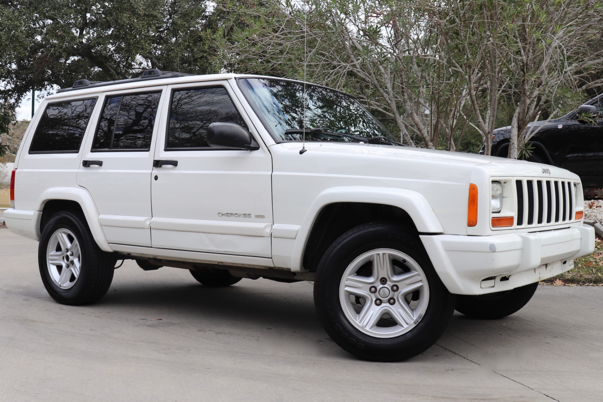 Used-2001-Jeep-Cherokee-Classic