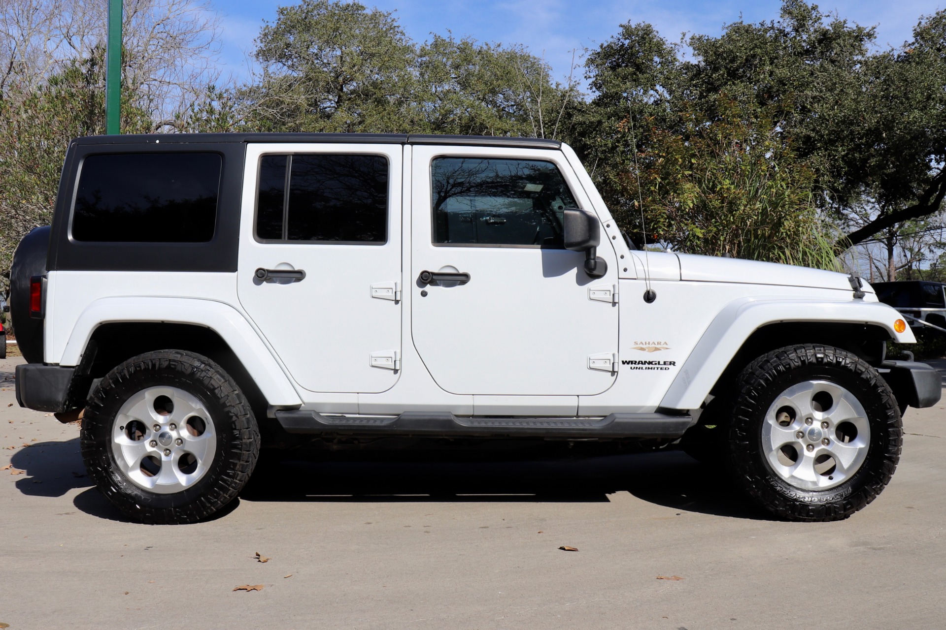 Used-2013-Jeep-Wrangler-Unlimited-Sahara