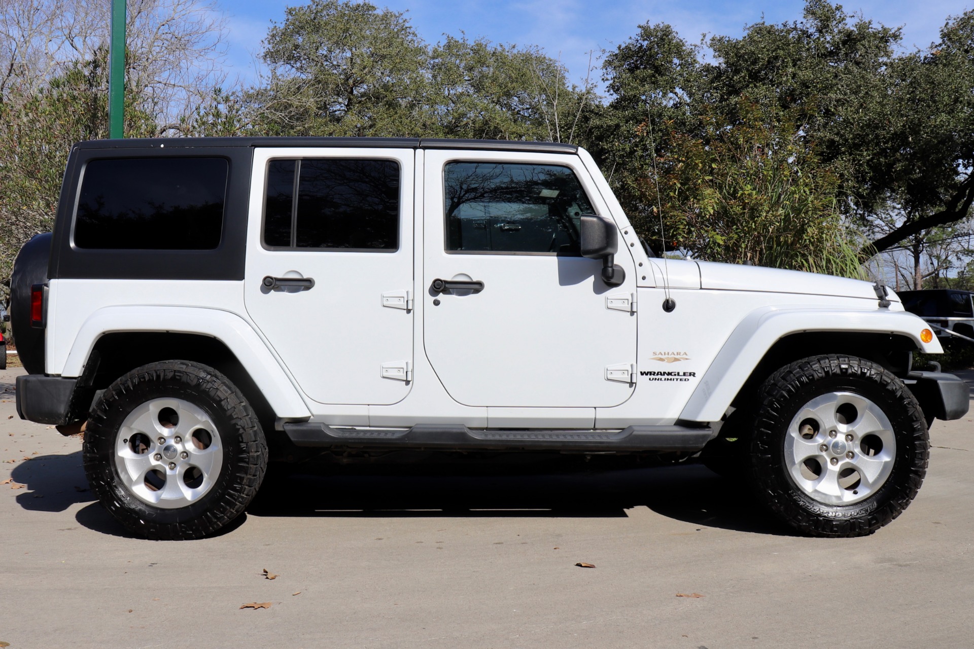 Used-2013-Jeep-Wrangler-Unlimited-Sahara