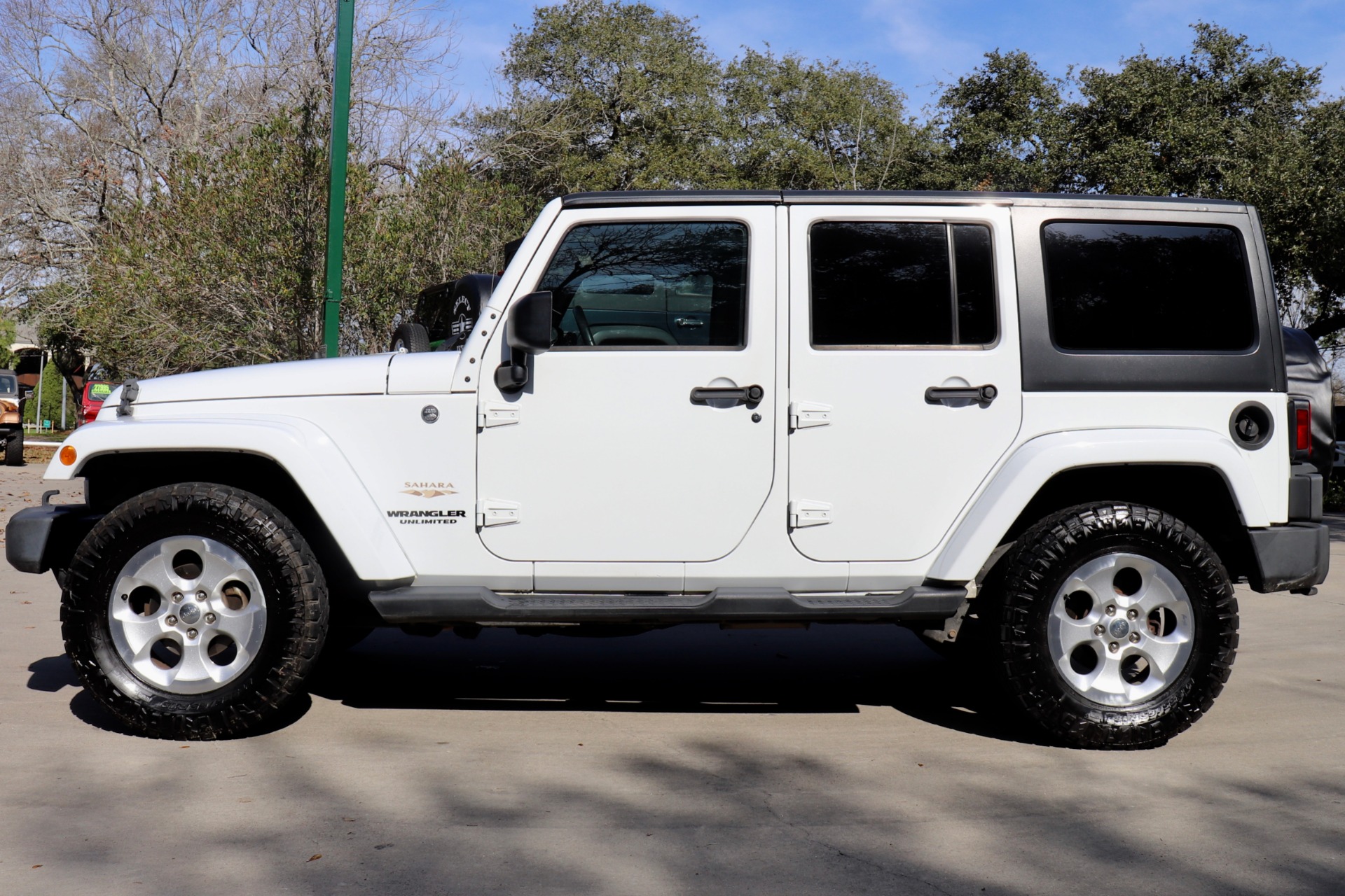 Used-2013-Jeep-Wrangler-Unlimited-Sahara