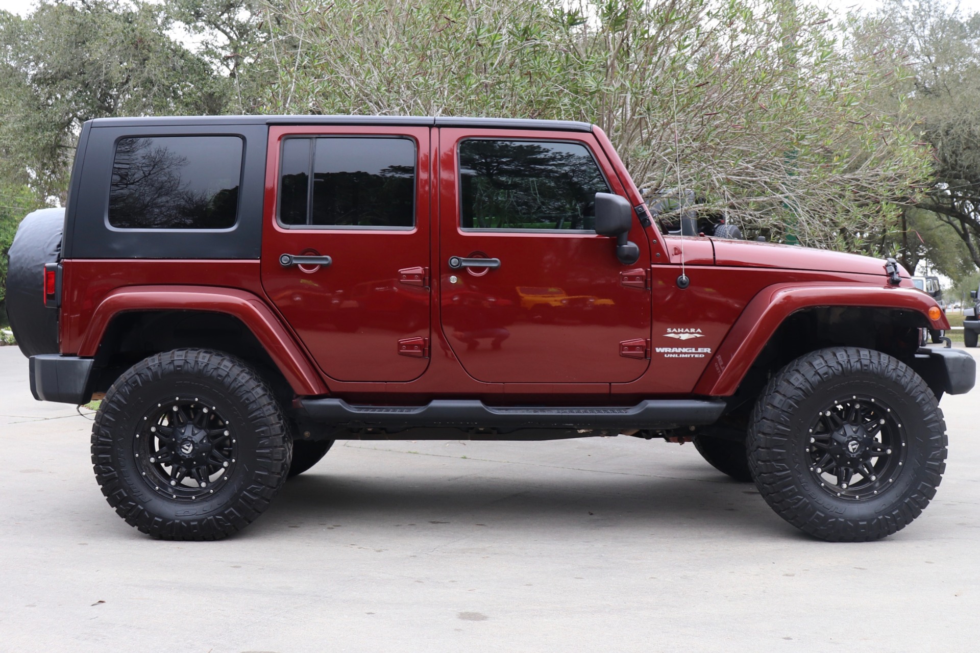 Used-2010-Jeep-Wrangler-Unlimited-Sahara