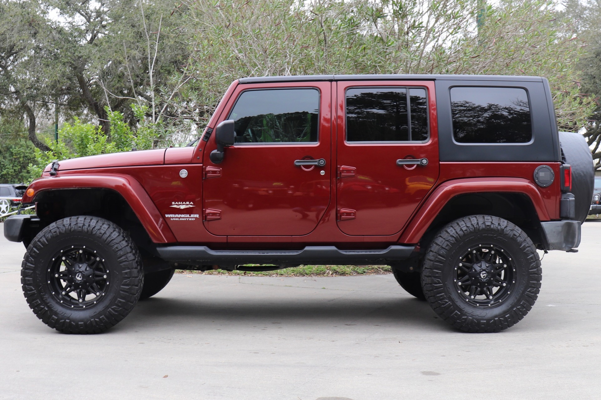 Used-2010-Jeep-Wrangler-Unlimited-Sahara