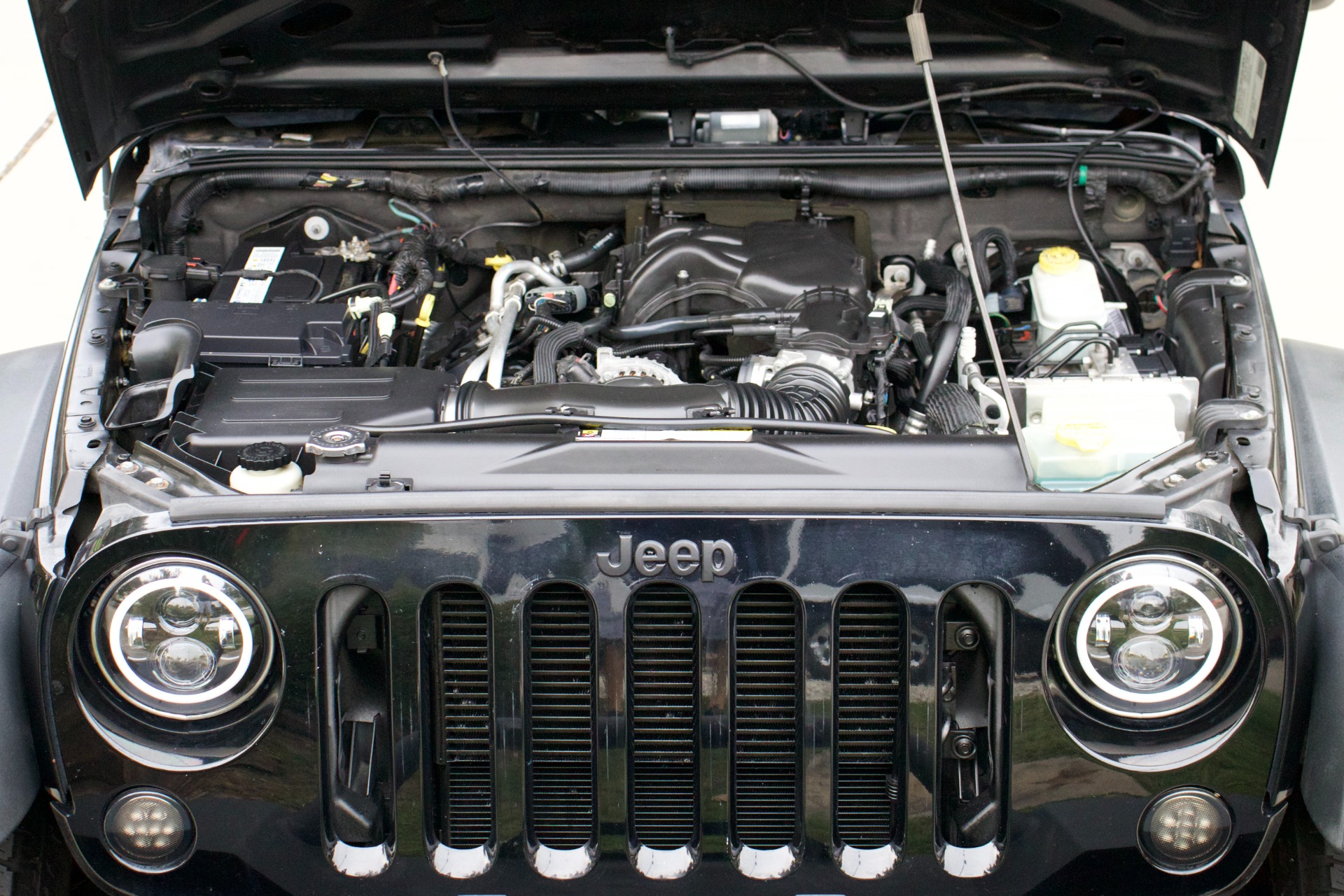 Used-2012-Jeep-Wrangler-Unlimited-Sport