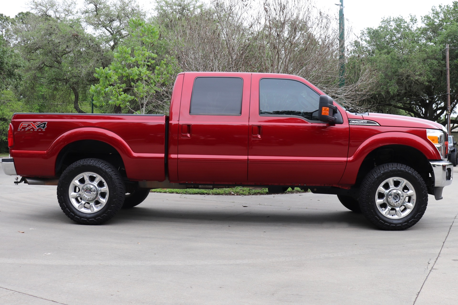 Used-2016-Ford-F-250-Super-Duty-Lariat