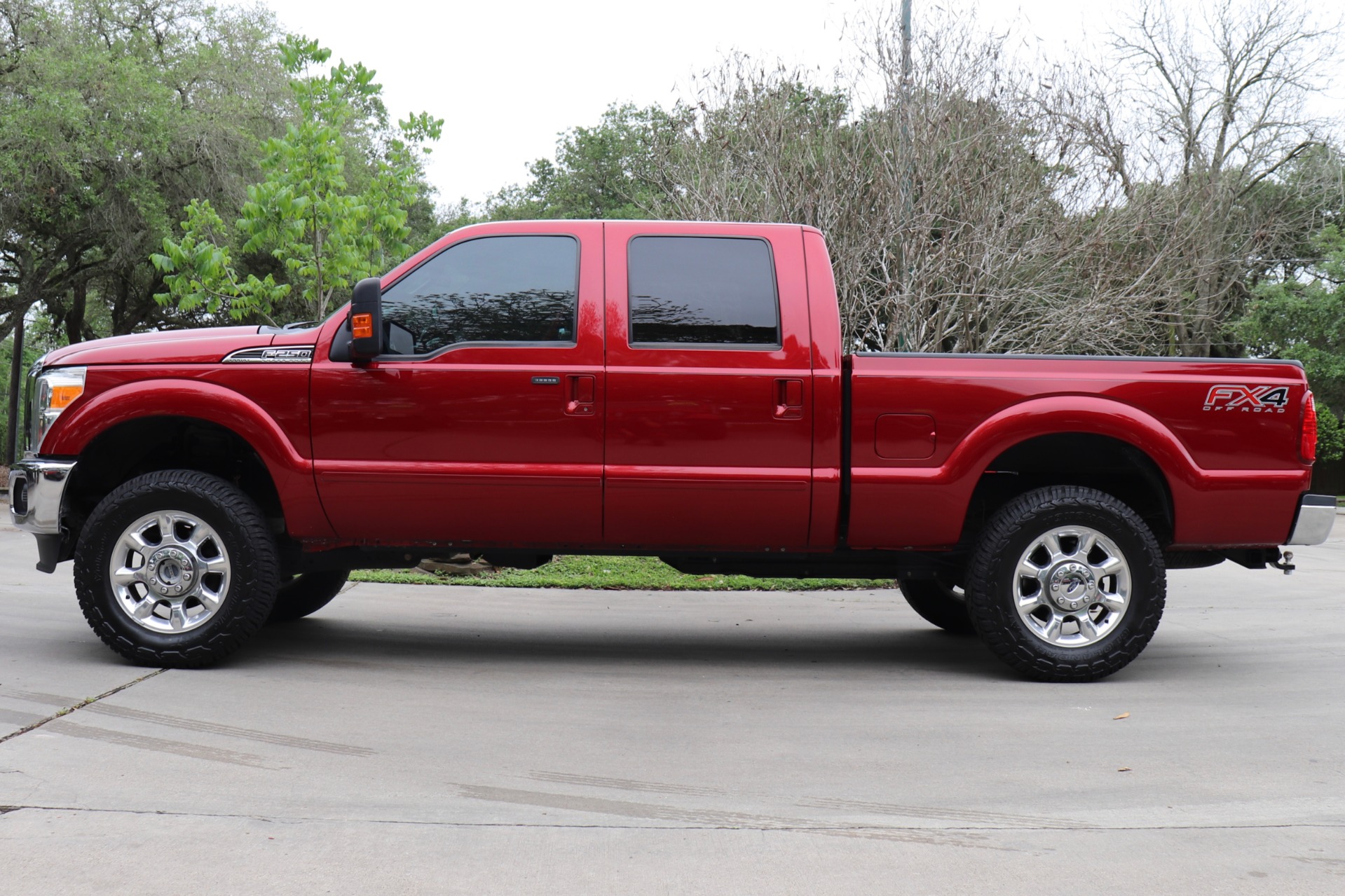 Used-2016-Ford-F-250-Super-Duty-Lariat