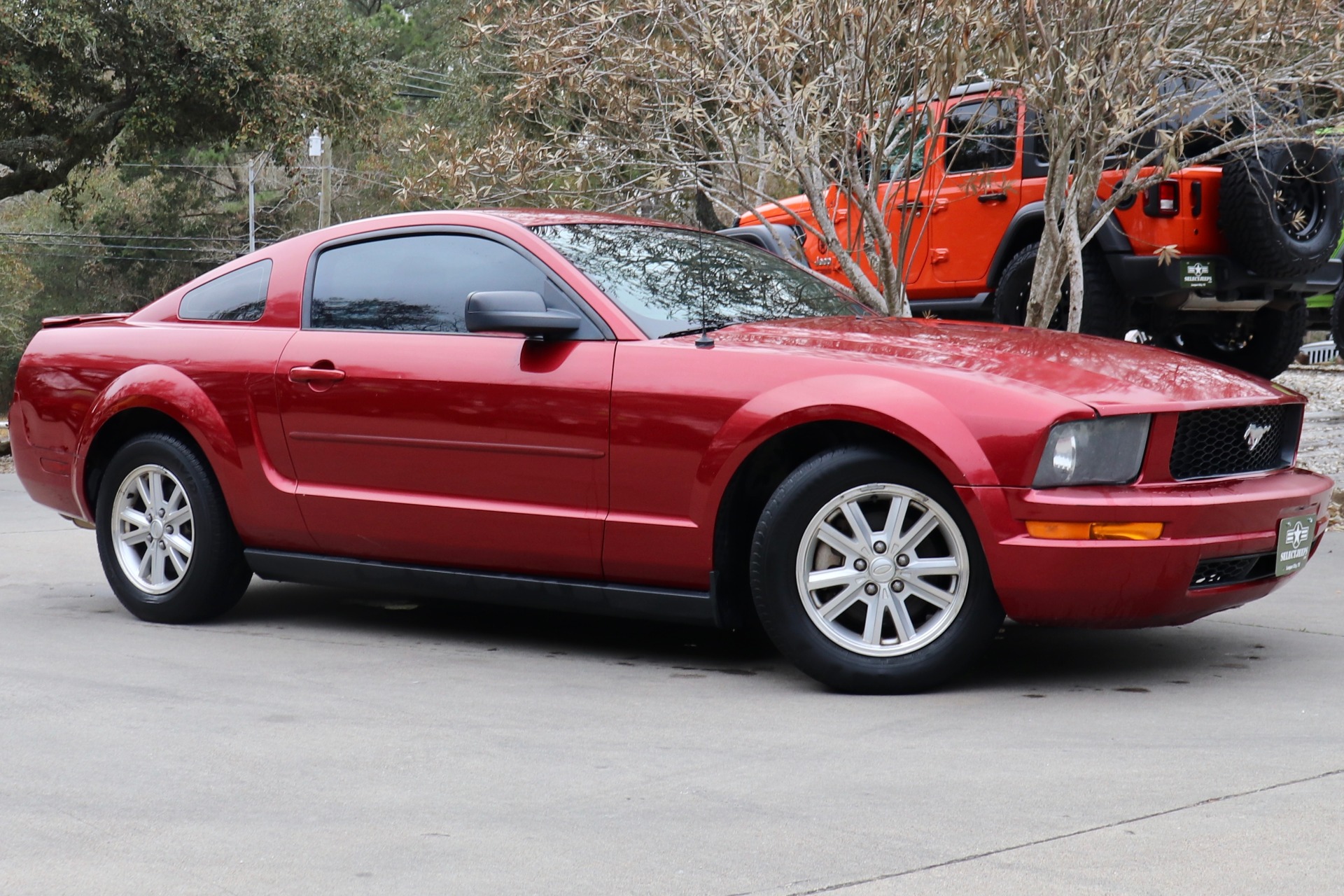 Used-2007-Ford-Mustang-V6-Deluxe