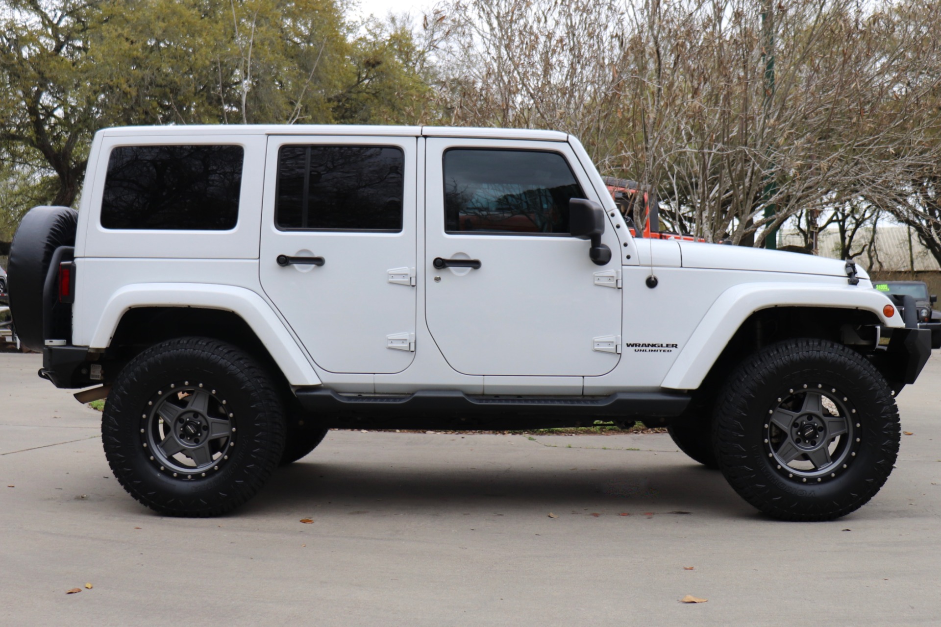 Used-2016-Jeep-Wrangler-Unlimited-Sahara