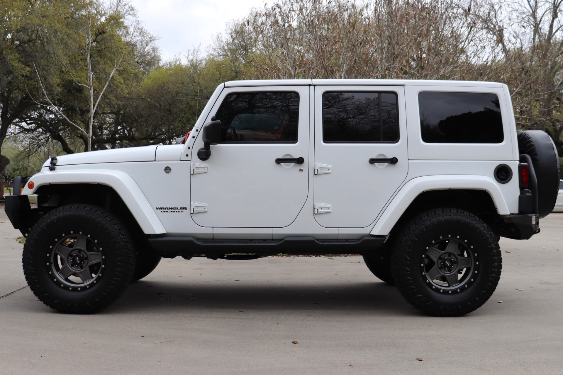 Used-2016-Jeep-Wrangler-Unlimited-Sahara