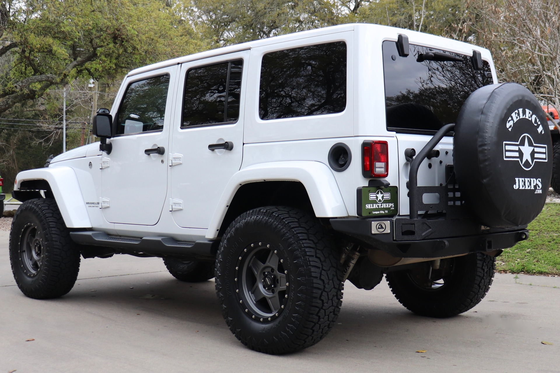 Used-2016-Jeep-Wrangler-Unlimited-Sahara