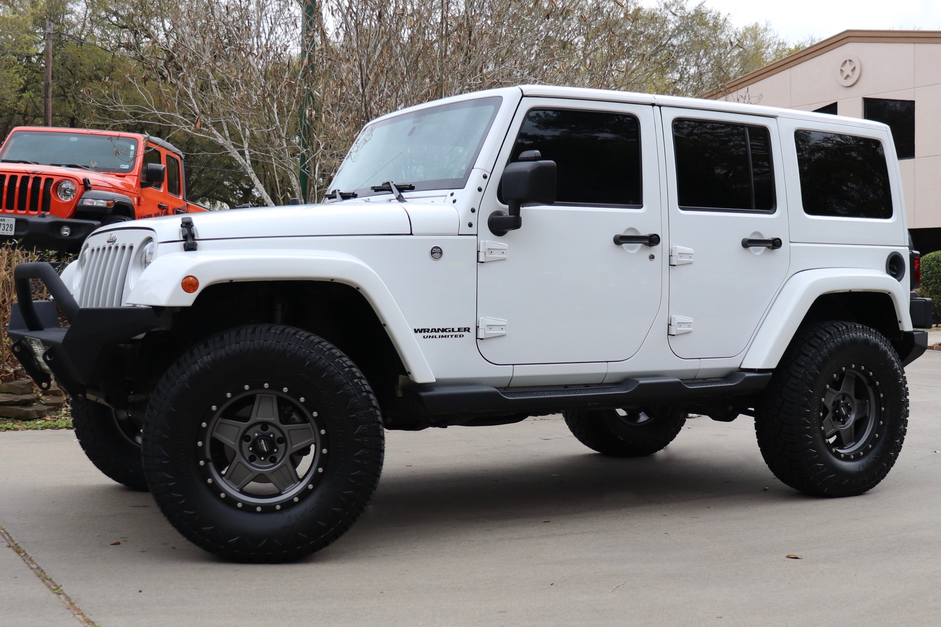 Used-2016-Jeep-Wrangler-Unlimited-Sahara