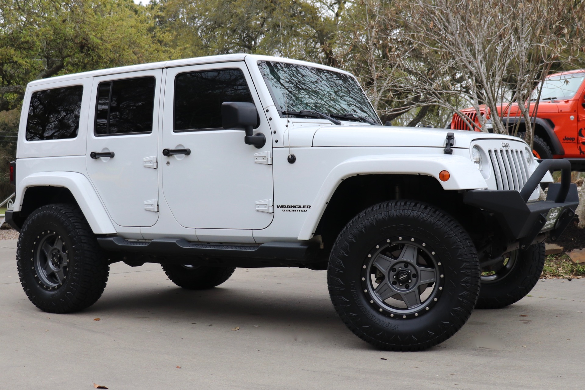 Used-2016-Jeep-Wrangler-Unlimited-Sahara