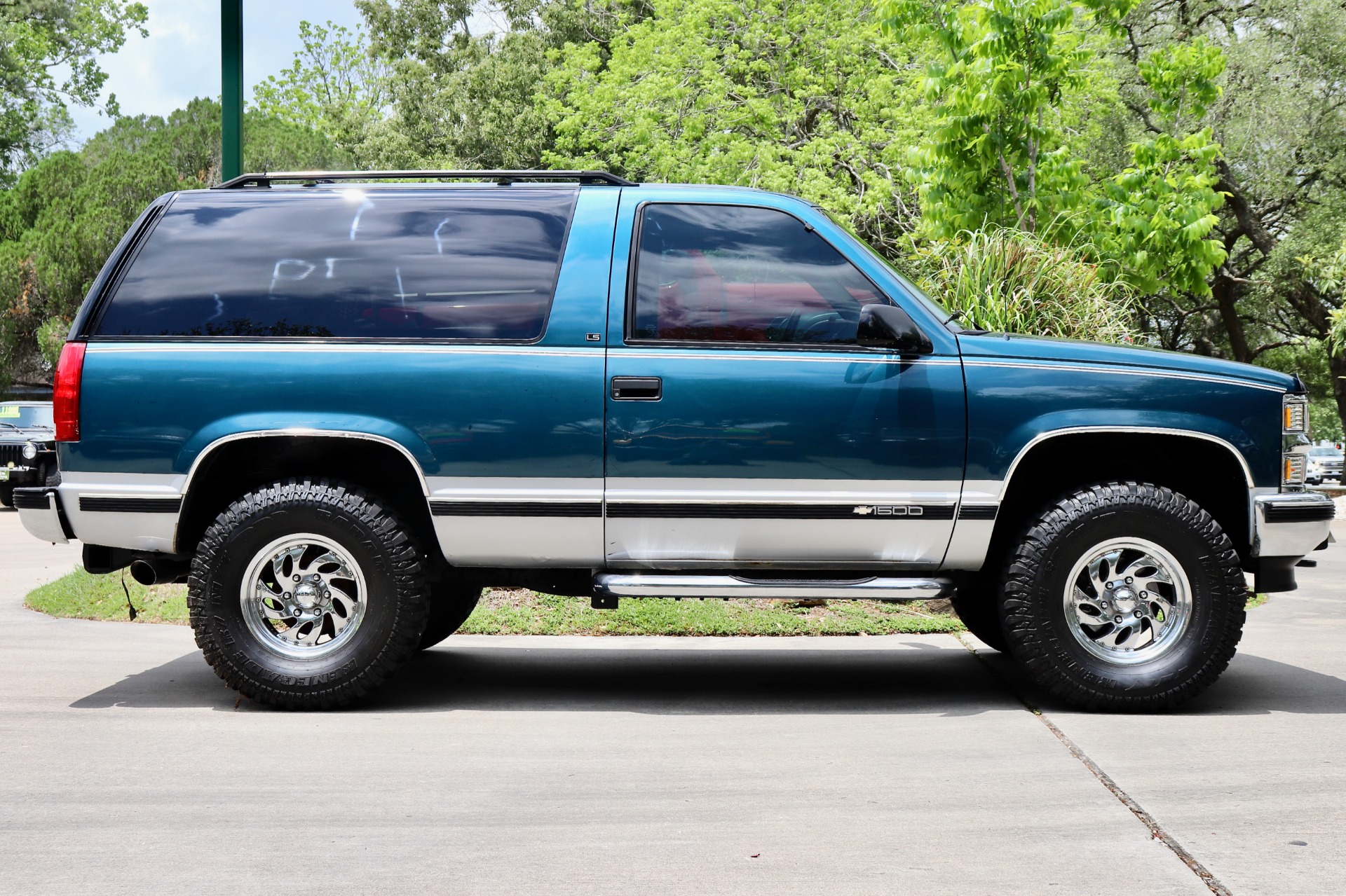 Used-1995-Chevrolet-Tahoe-LS