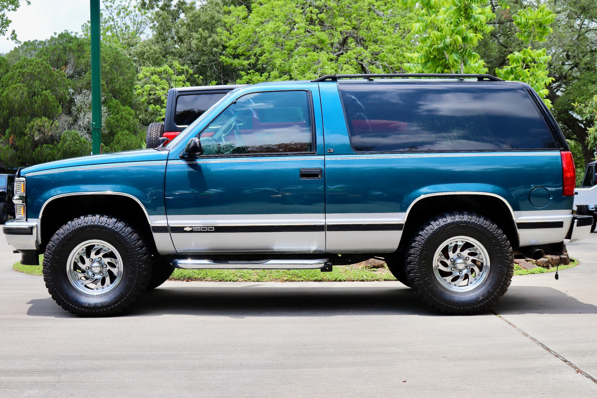 Used-1995-Chevrolet-Tahoe-LS