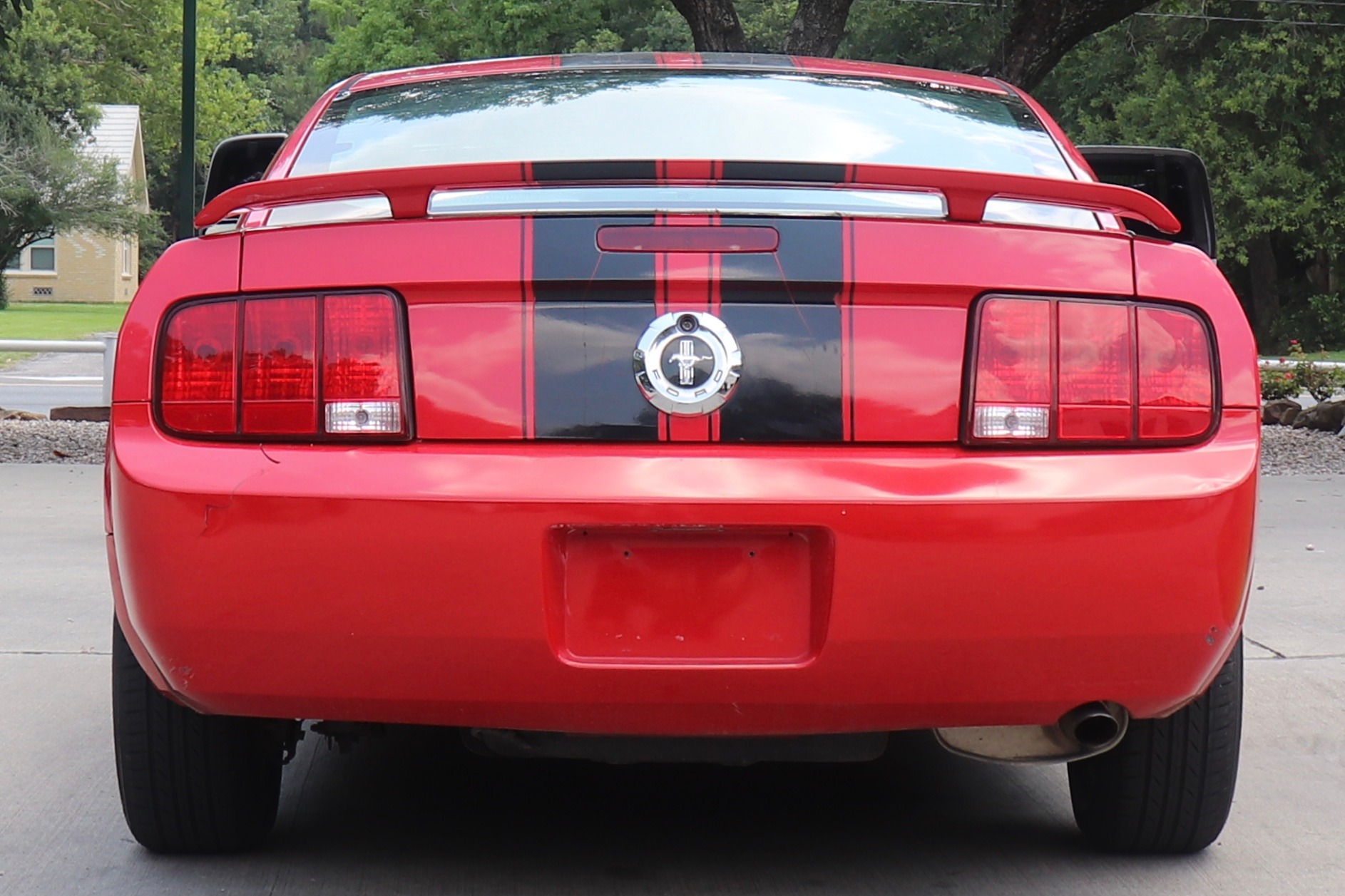 Used-2005-Ford-Mustang-V6-Premium