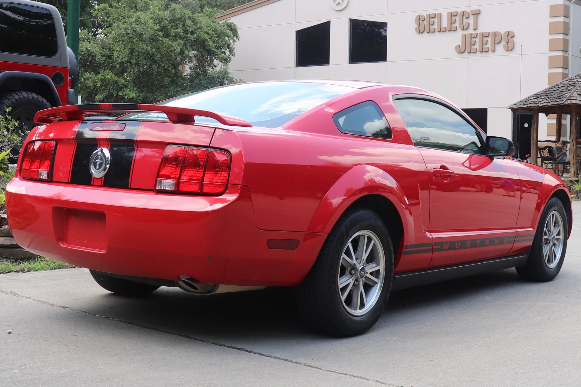 Used-2005-Ford-Mustang-V6-Premium