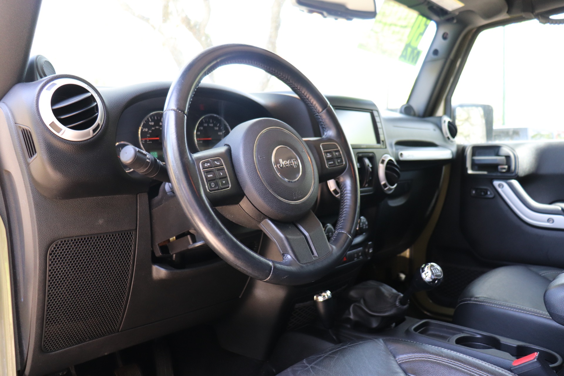 Used-2013-Jeep-Wrangler-Unlimited-Sahara