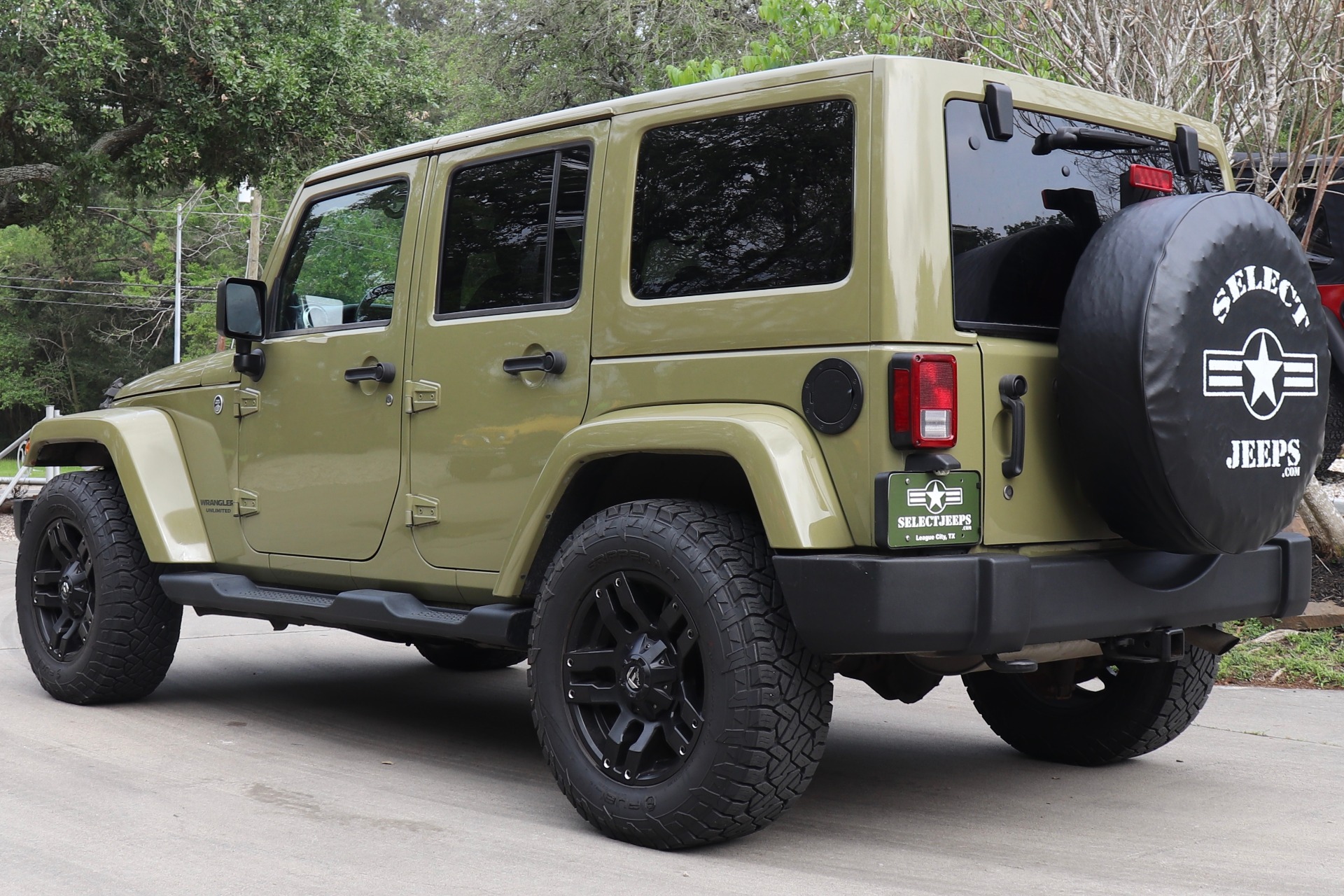 Used-2013-Jeep-Wrangler-Unlimited-Sahara