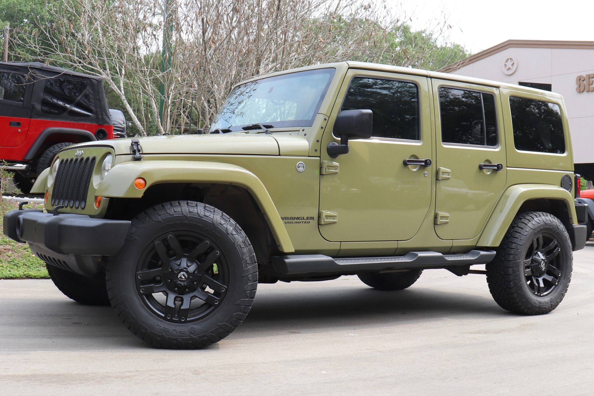 Used-2013-Jeep-Wrangler-Unlimited-Sahara