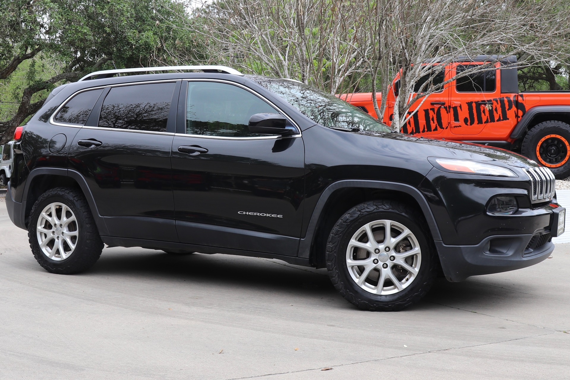 Used-2015-Jeep-Cherokee-Latitude