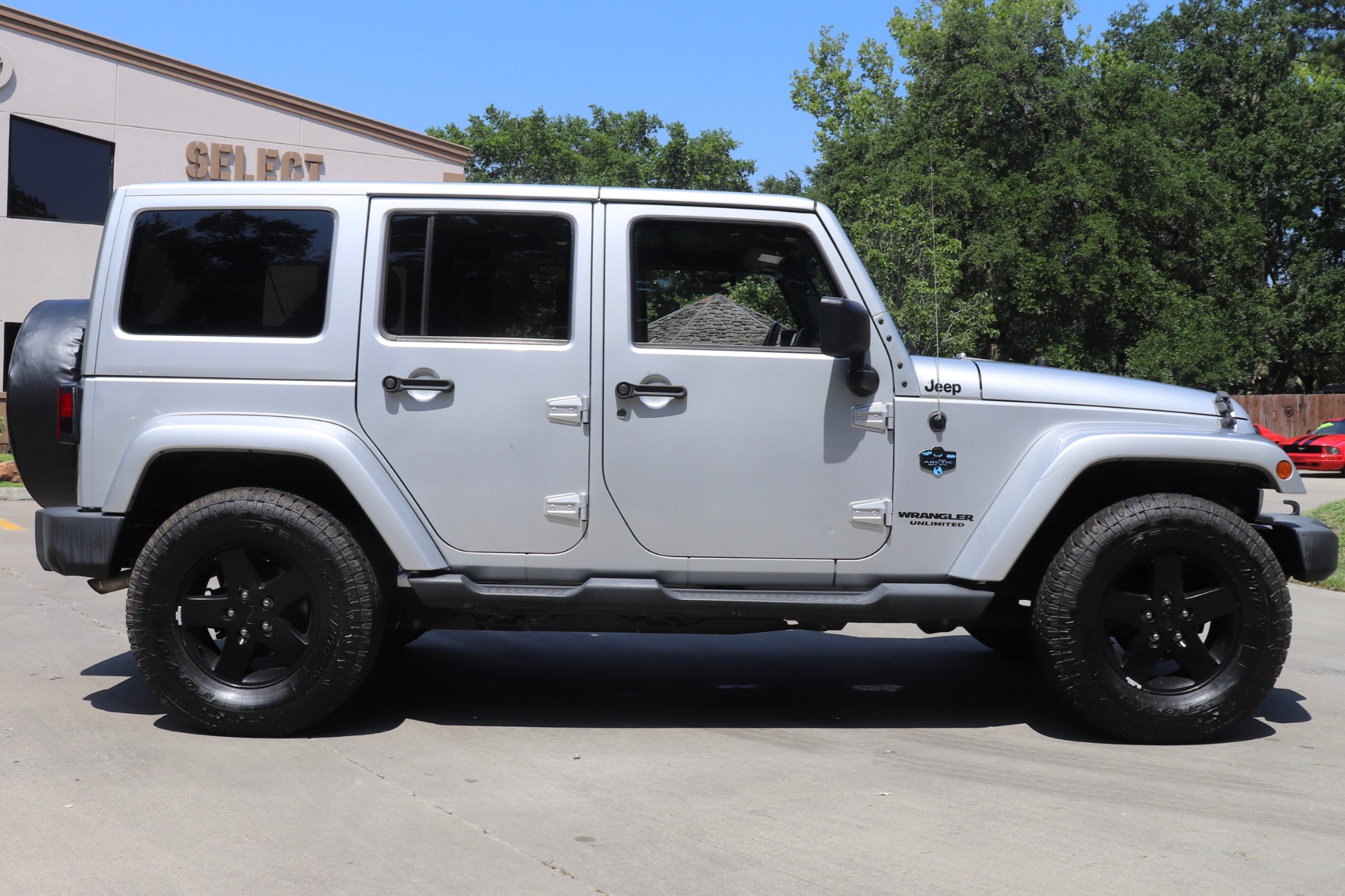 Used-2012-Jeep-Wrangler-Unlimited-Sahara