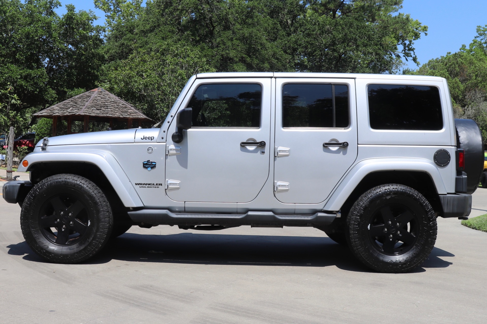 Used-2012-Jeep-Wrangler-Unlimited-Sahara