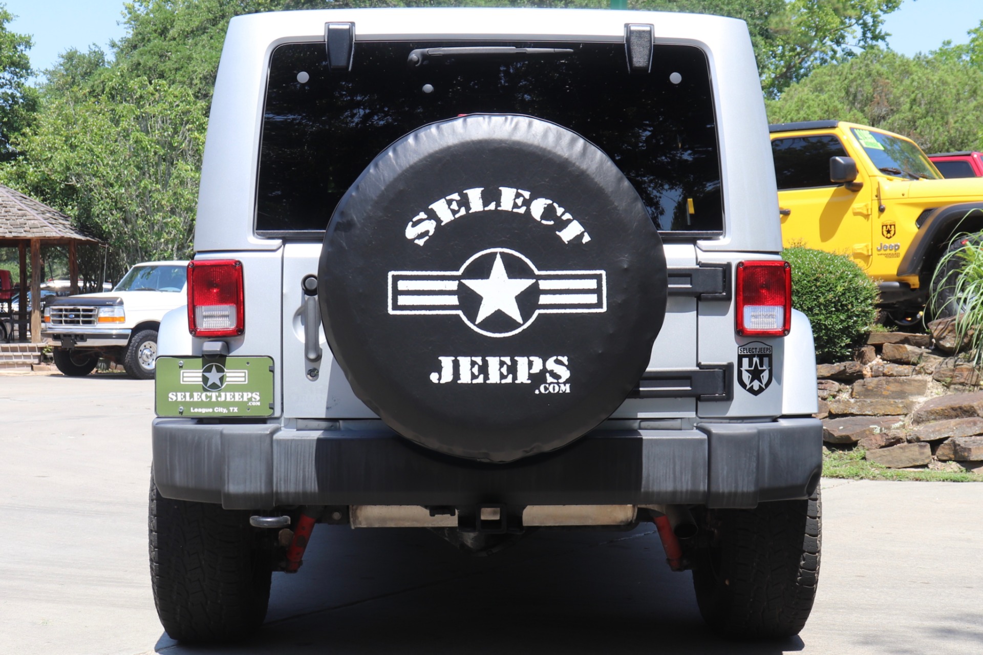 Used-2012-Jeep-Wrangler-Unlimited-Sahara