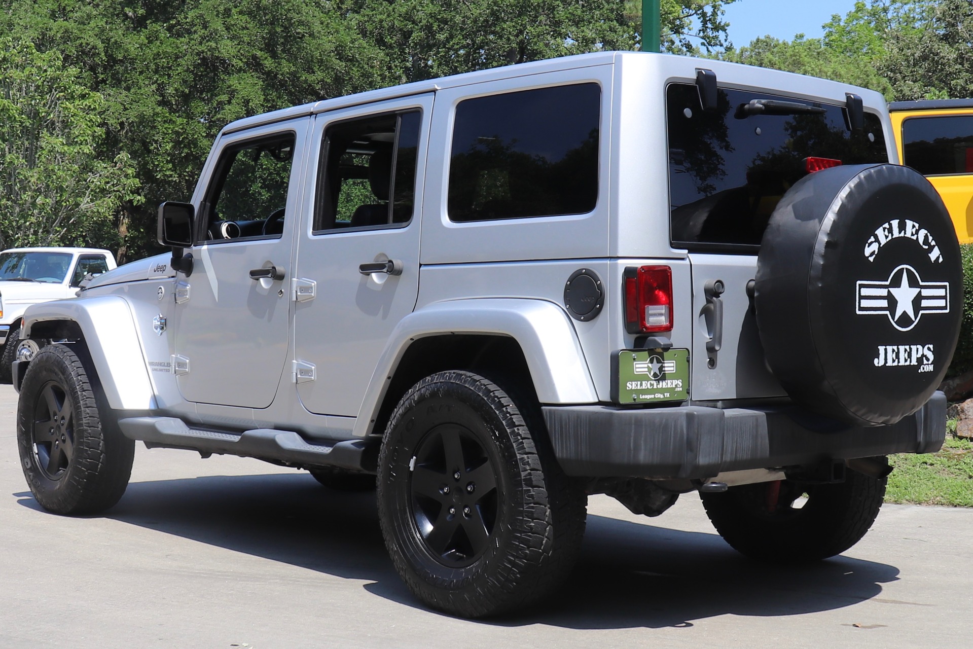 Used-2012-Jeep-Wrangler-Unlimited-Sahara