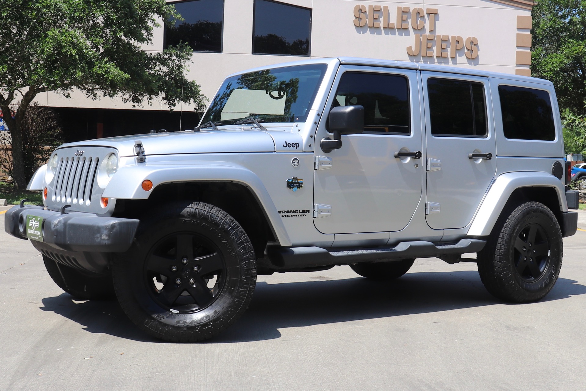 Used-2012-Jeep-Wrangler-Unlimited-Sahara