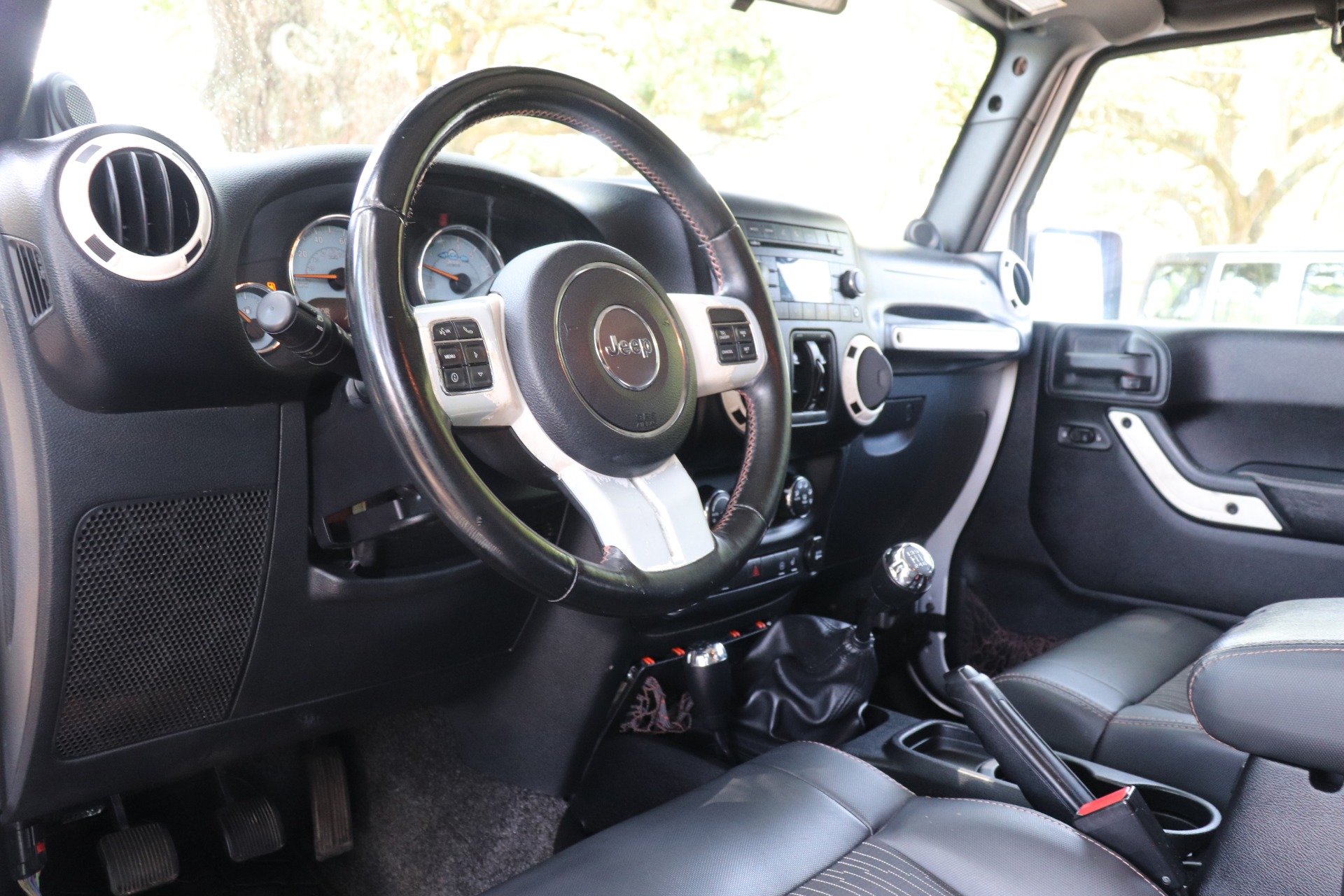 Used-2012-Jeep-Wrangler-Unlimited-Sahara