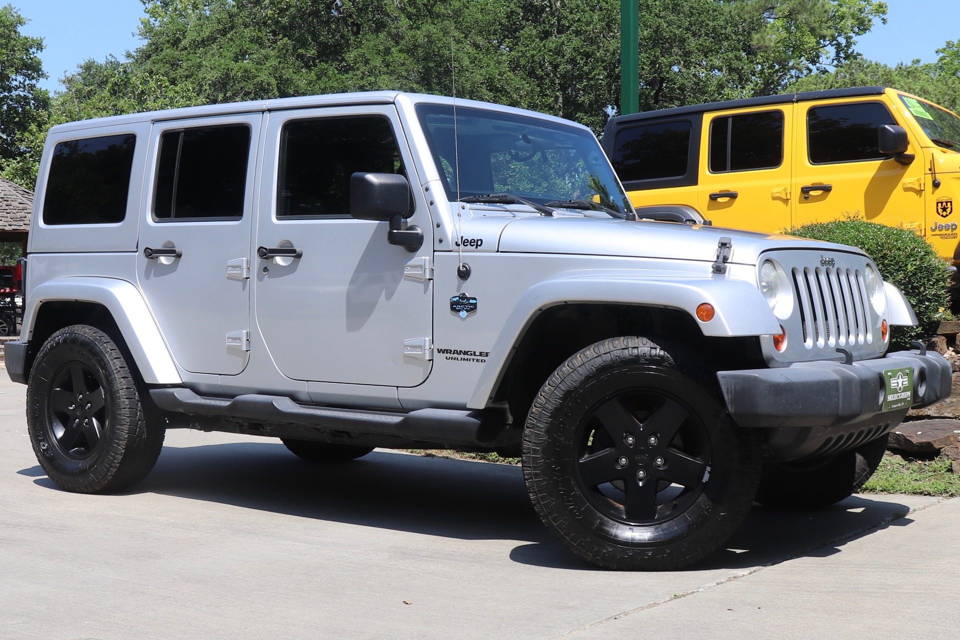 Used-2012-Jeep-Wrangler-Unlimited-Sahara