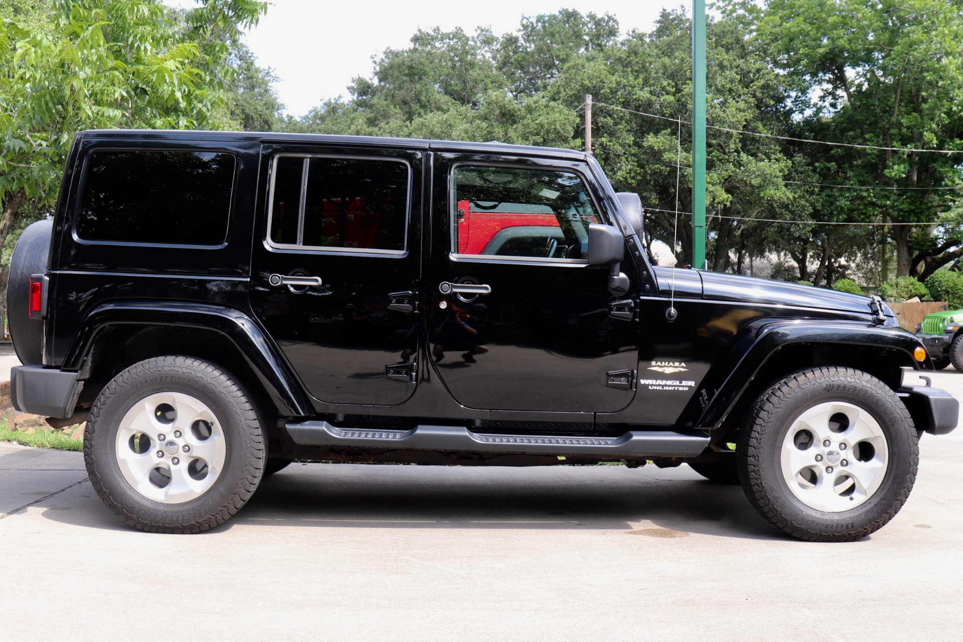 Used-2013-Jeep-Wrangler-Unlimited-Sahara