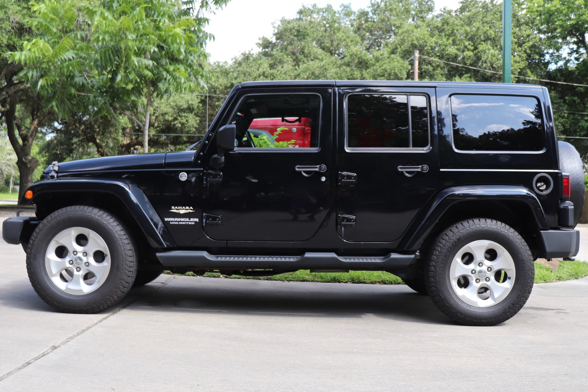 Used-2013-Jeep-Wrangler-Unlimited-Sahara