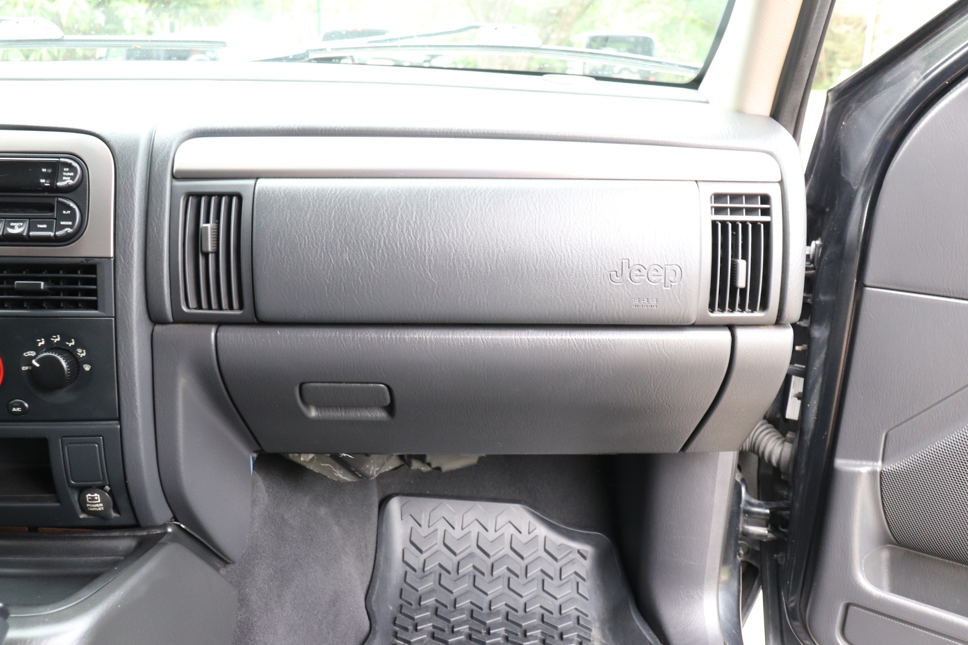 Used-2003-Jeep-Grand-Cherokee-Laredo