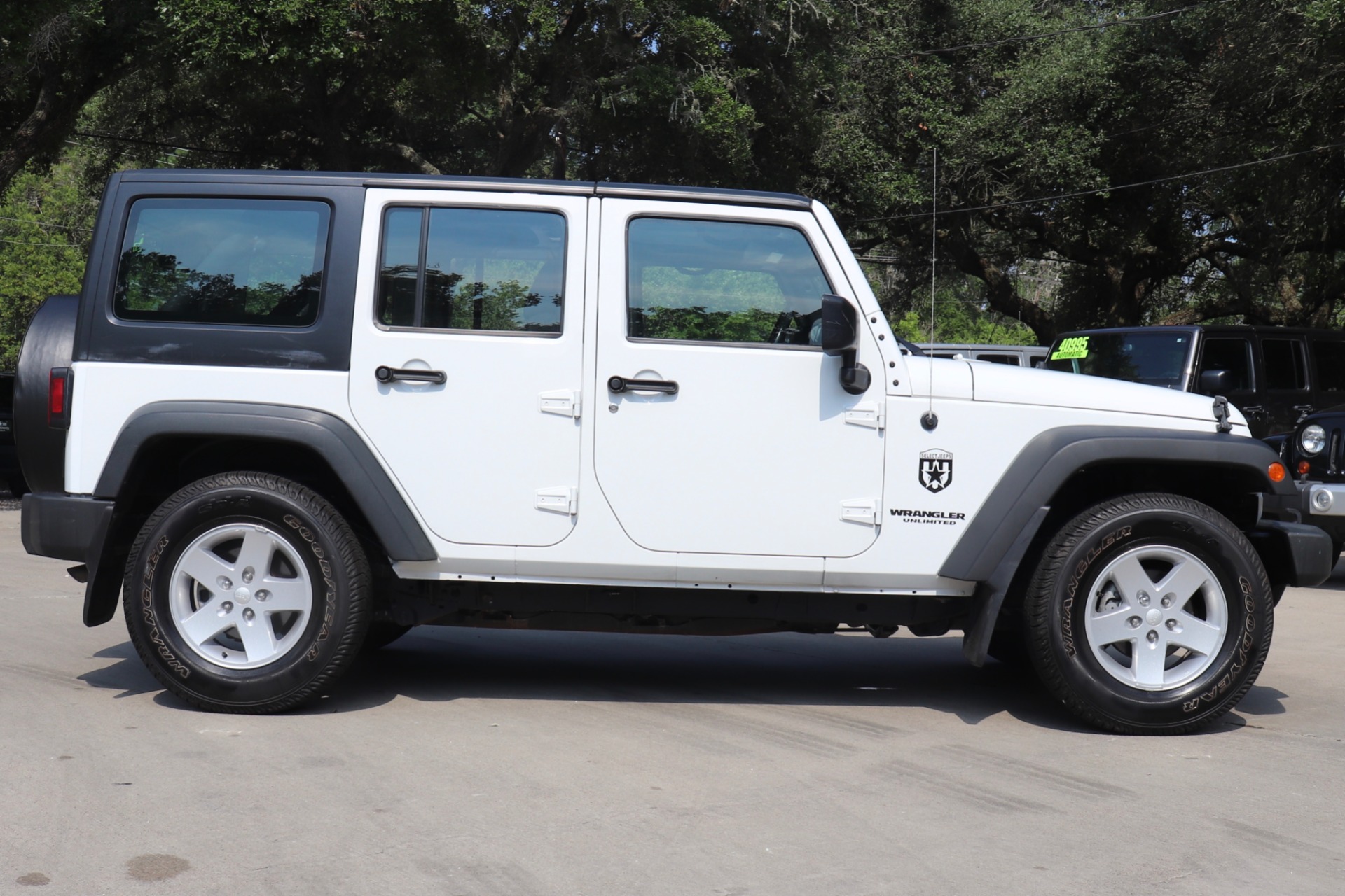 Used-2015-Jeep-Wrangler-Unlimited-Sport-RHD