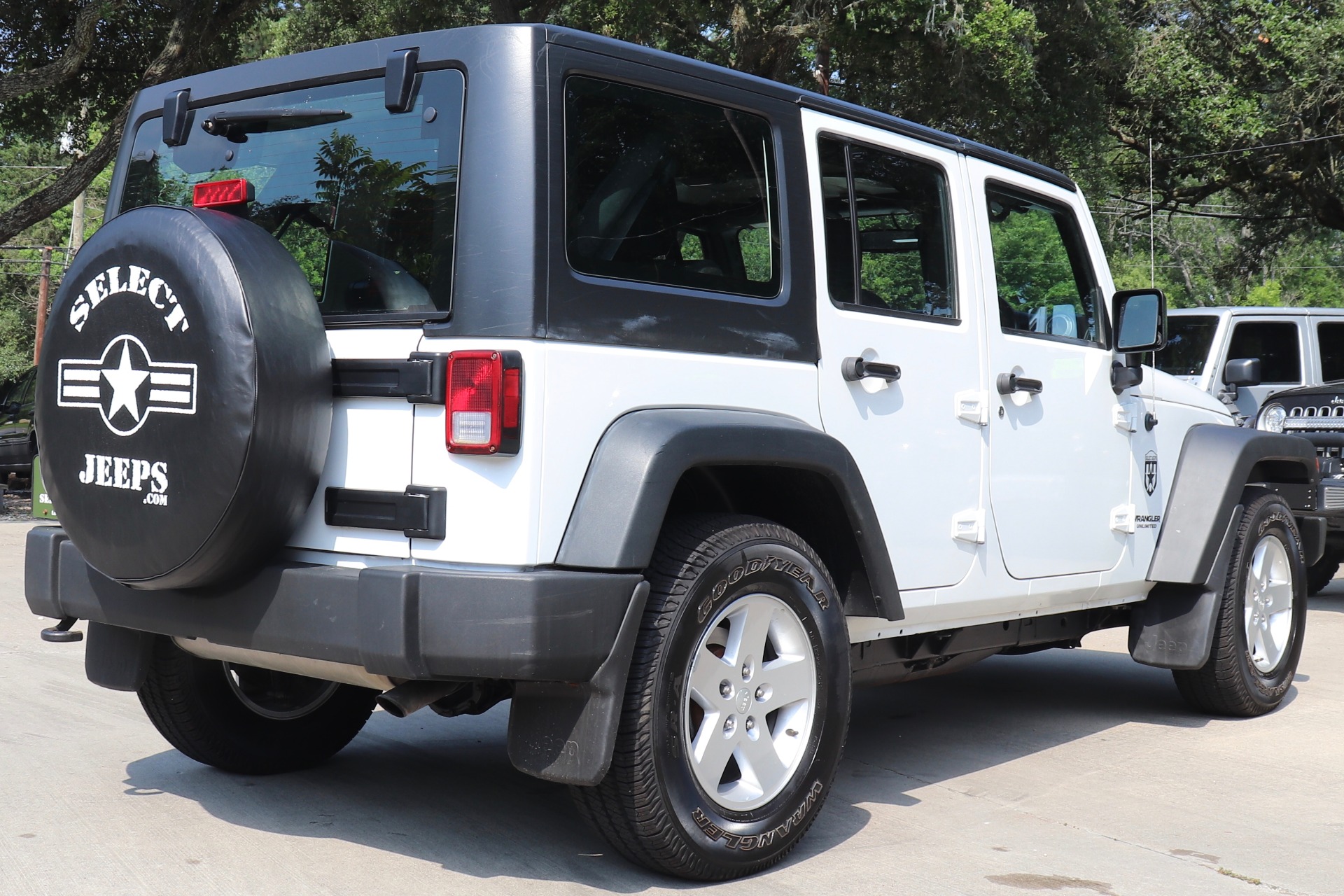 Used-2015-Jeep-Wrangler-Unlimited-Sport-RHD