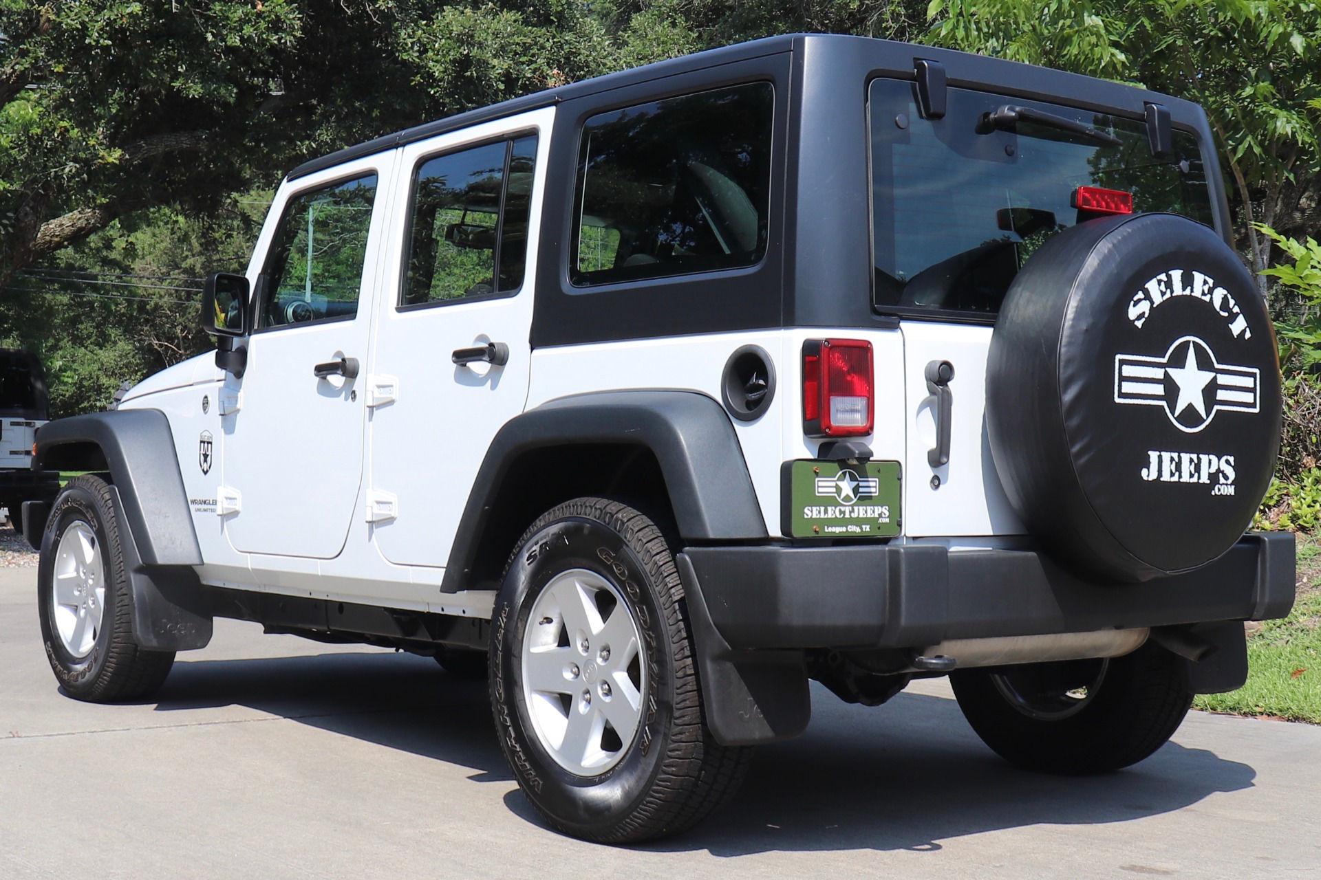 Used-2015-Jeep-Wrangler-Unlimited-Sport-RHD