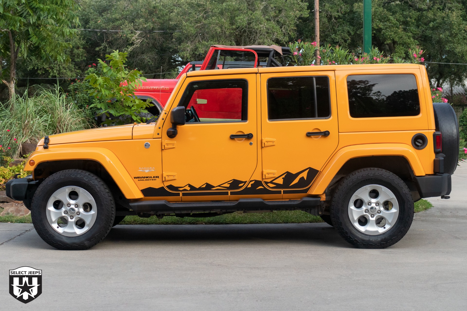 Used-2013-Jeep-Wrangler-Unlimited-Sahara