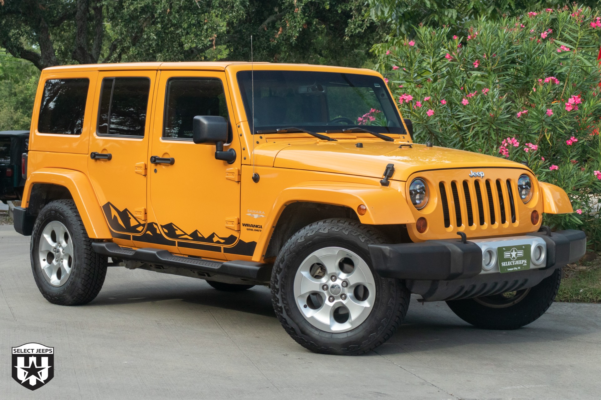 Used-2013-Jeep-Wrangler-Unlimited-Sahara