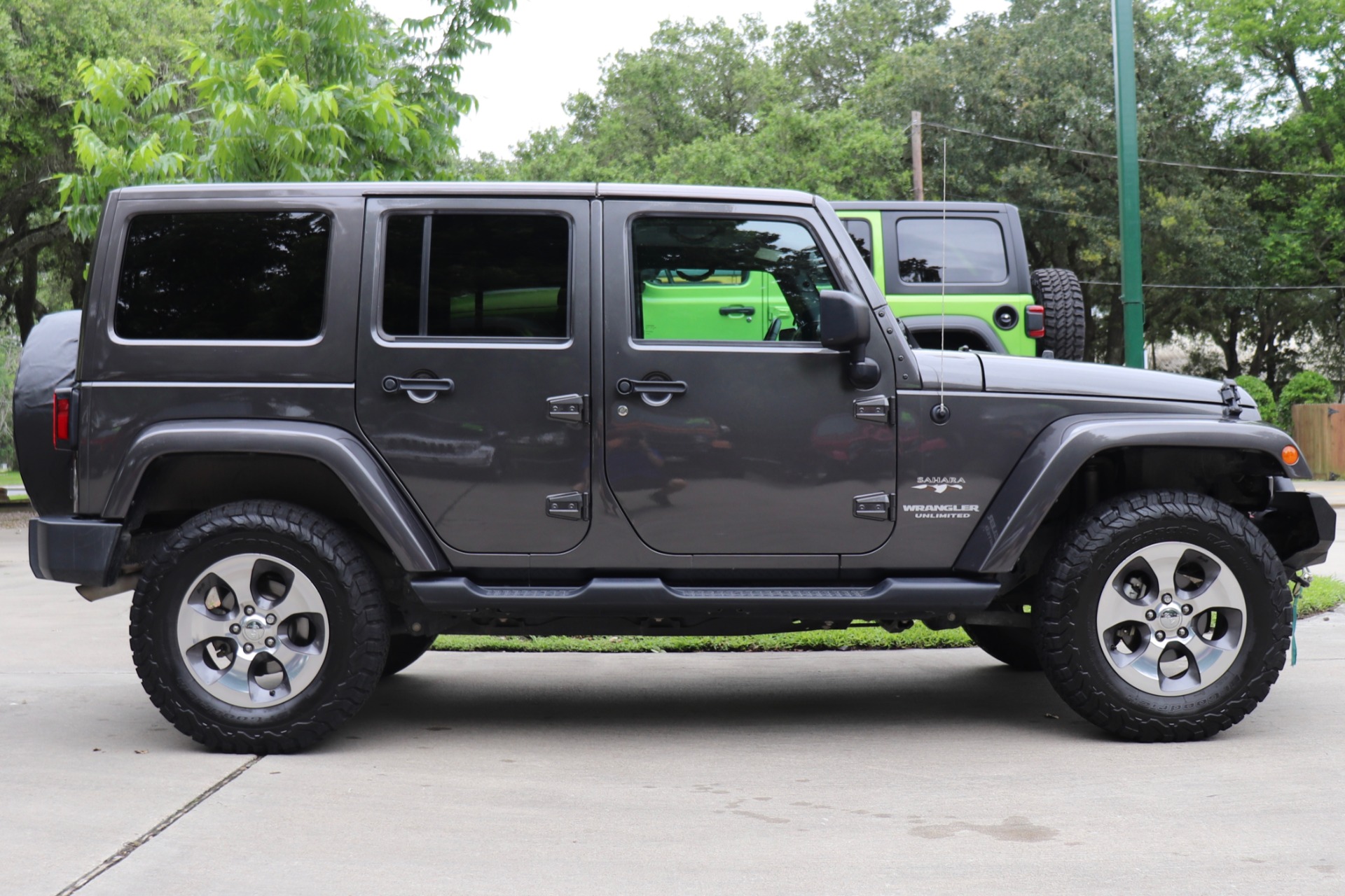 Used-2017-Jeep-Wrangler-Unlimited-Sahara