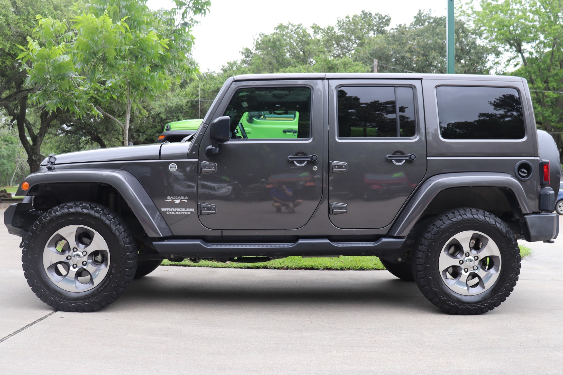 Used-2017-Jeep-Wrangler-Unlimited-Sahara