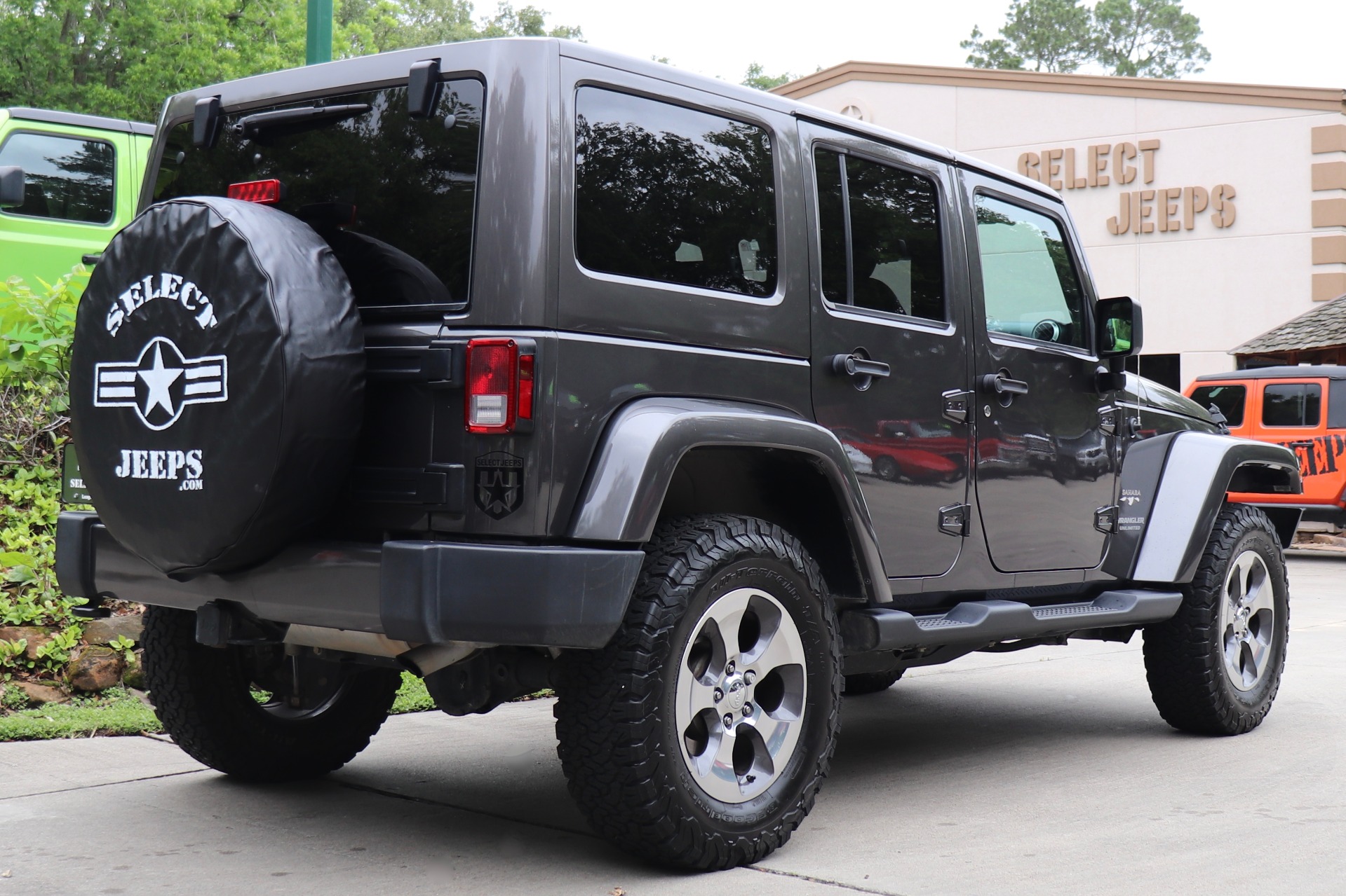 Used-2017-Jeep-Wrangler-Unlimited-Sahara