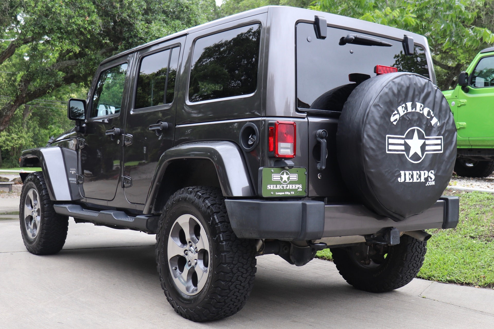 Used-2017-Jeep-Wrangler-Unlimited-Sahara