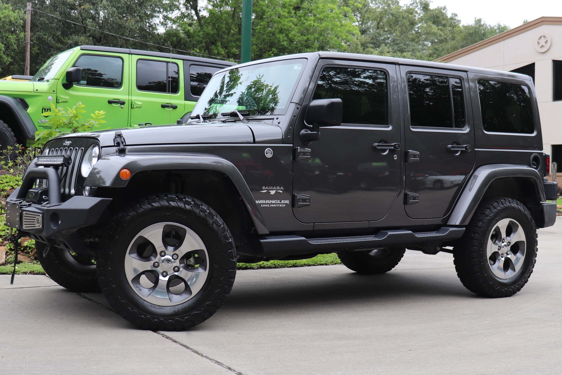 Used-2017-Jeep-Wrangler-Unlimited-Sahara