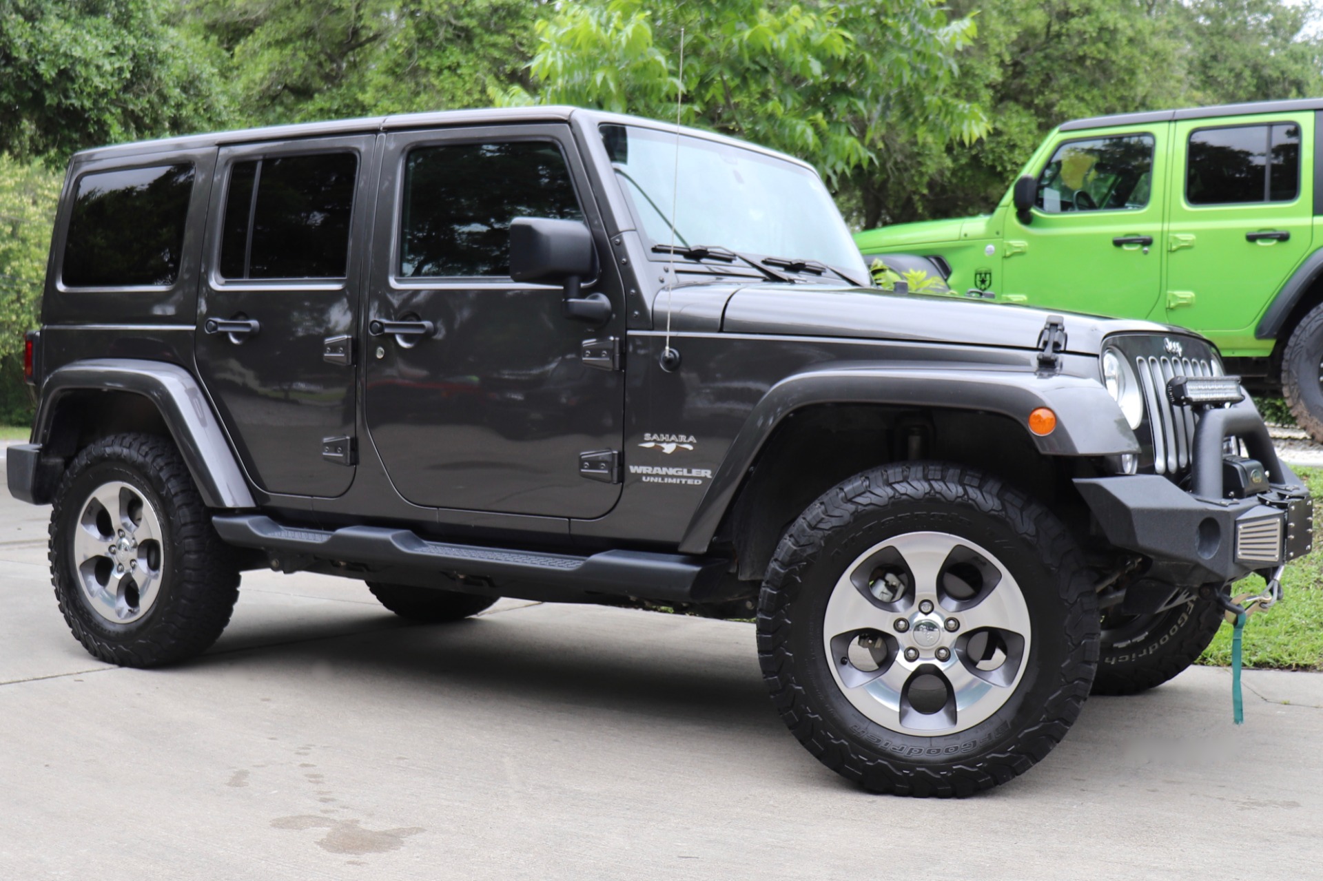 Used-2017-Jeep-Wrangler-Unlimited-Sahara