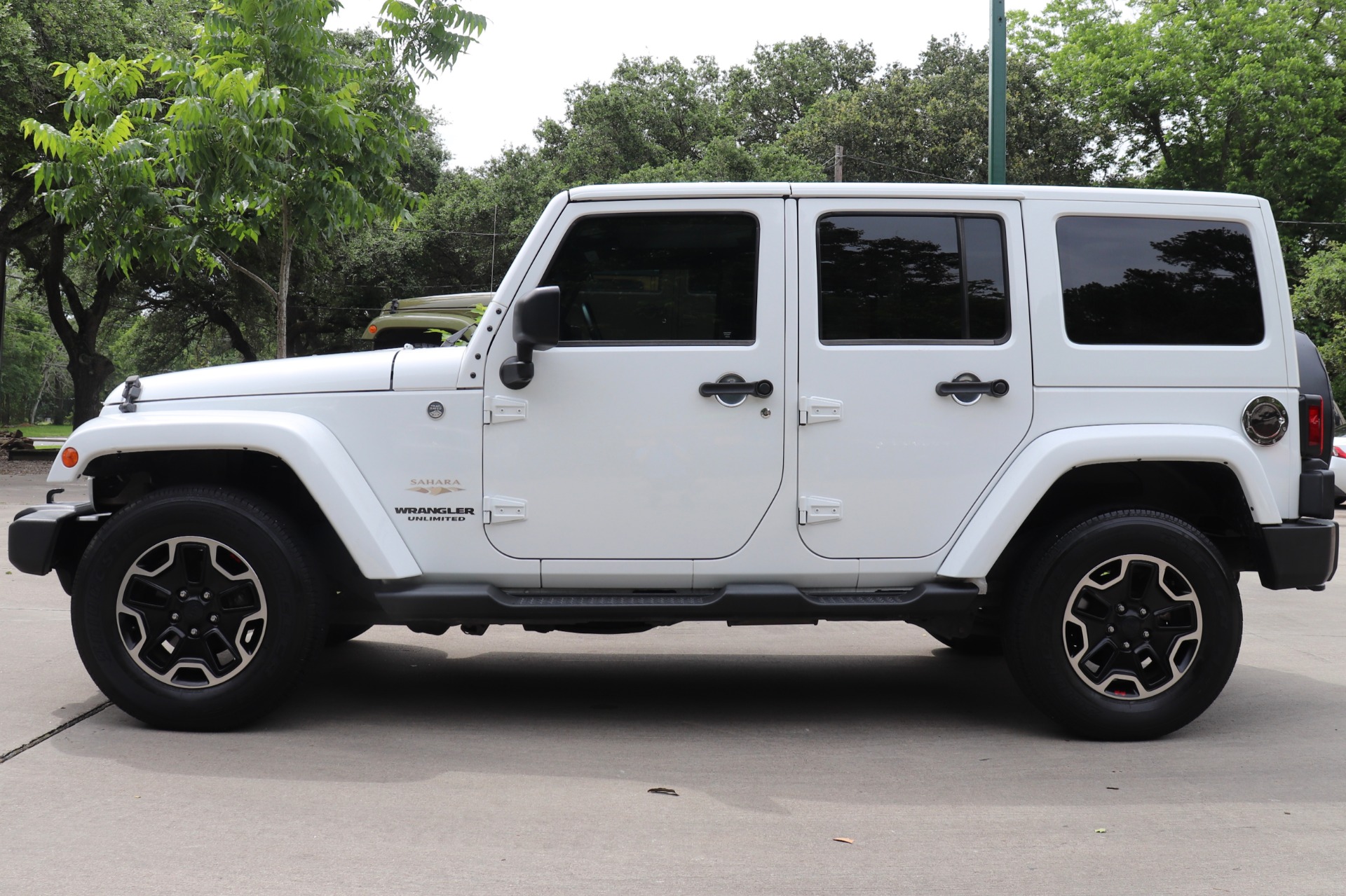 Used-2013-Jeep-Wrangler-Unlimited-Sahara