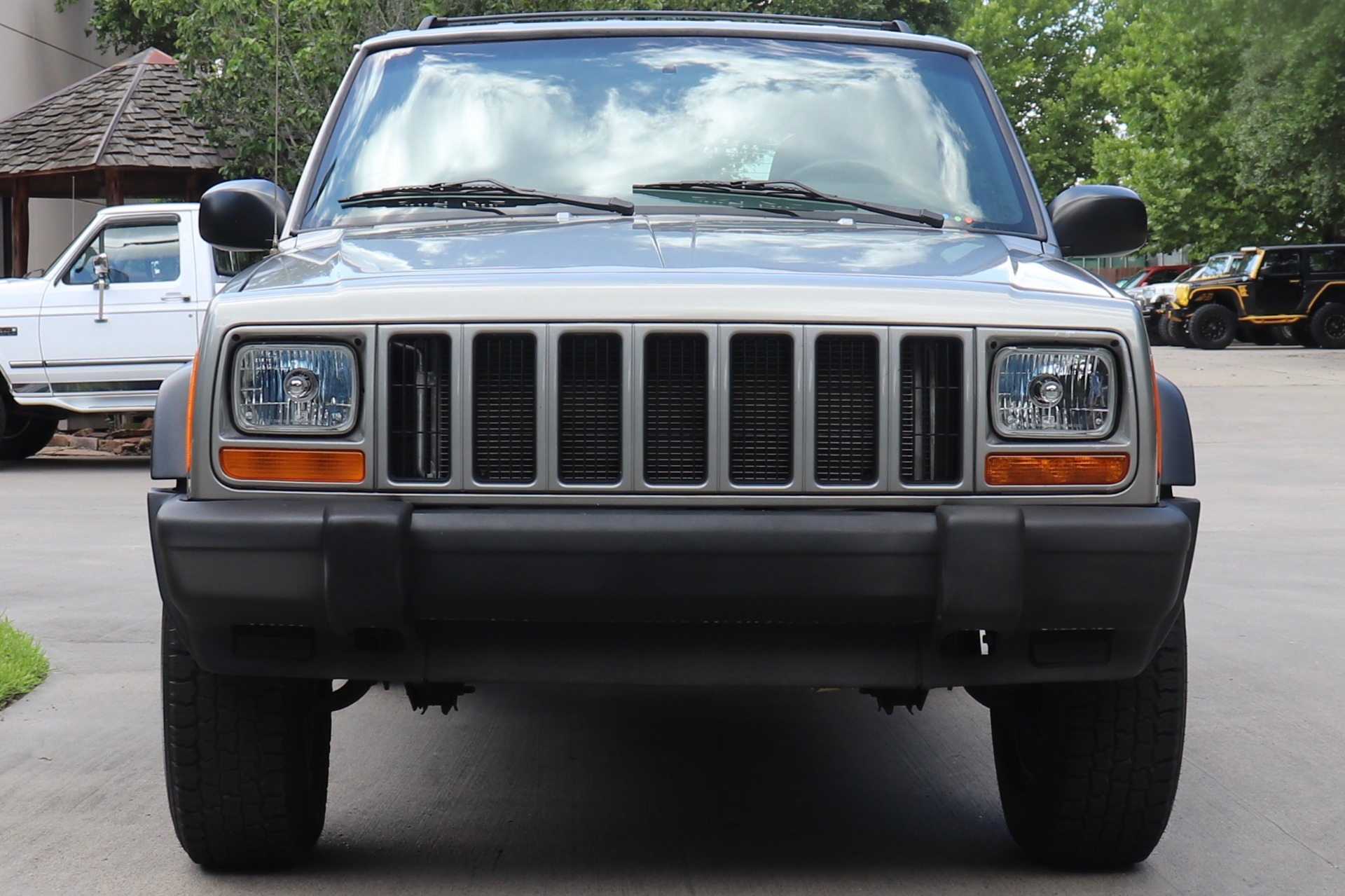 Used-2001-Jeep-Cherokee-SE