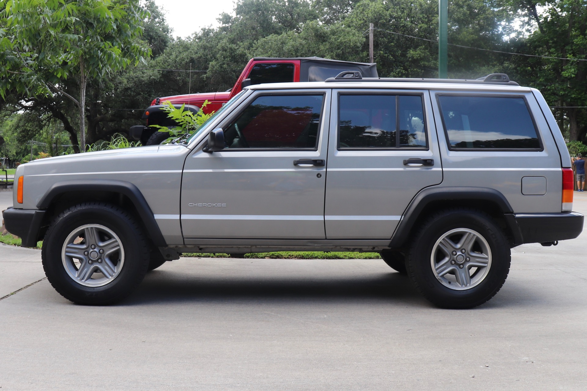 Used-2001-Jeep-Cherokee-SE