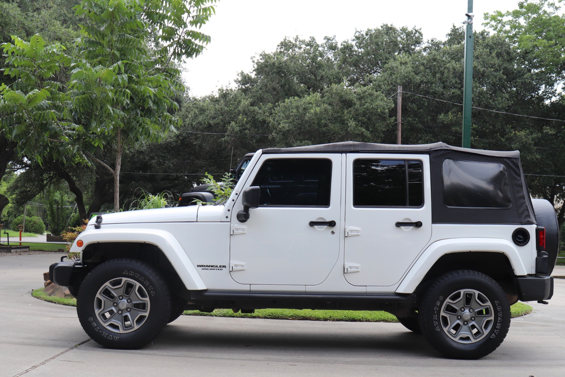 Used-2010-Jeep-Wrangler-Unlimited-Sahara