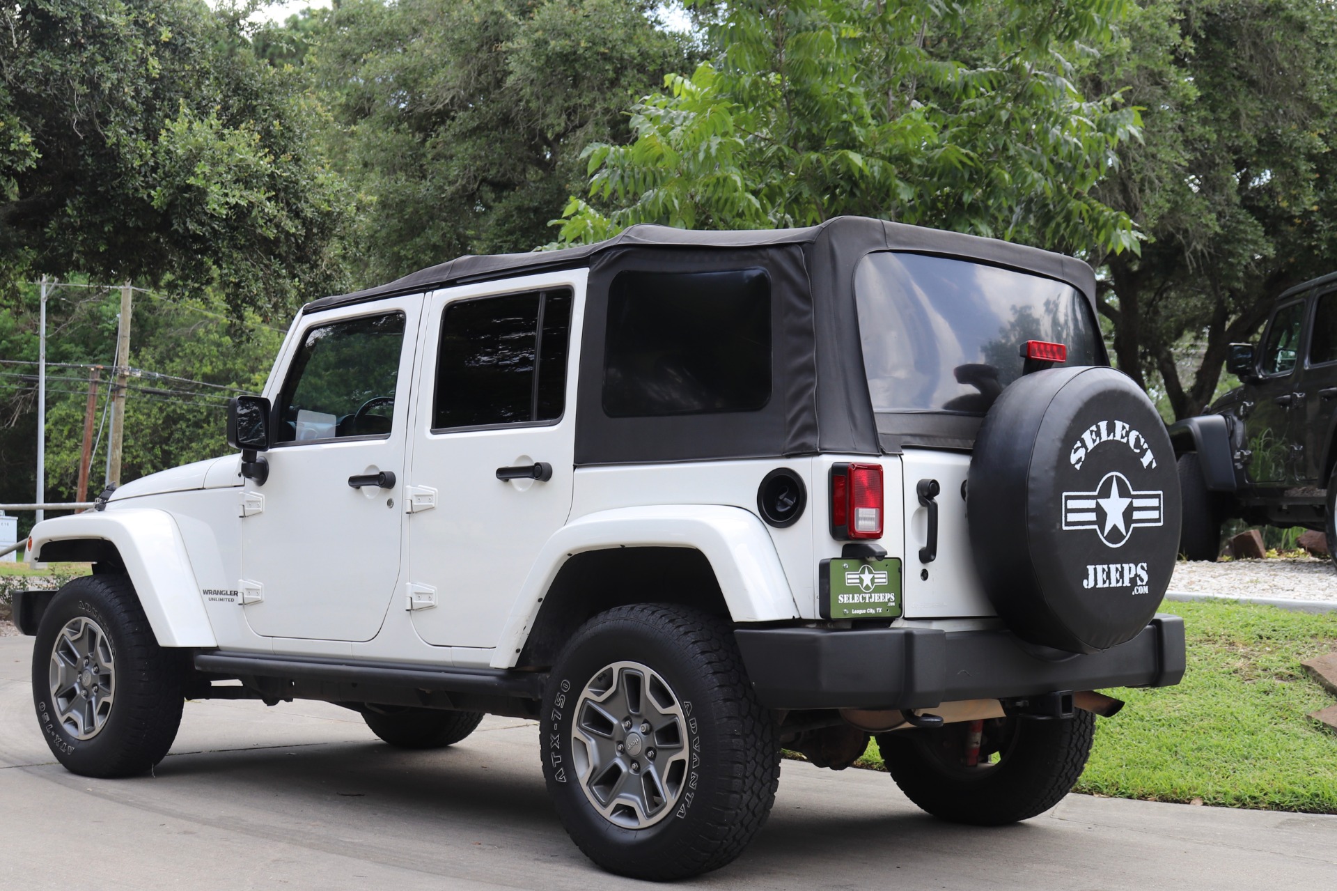 Used-2010-Jeep-Wrangler-Unlimited-Sahara