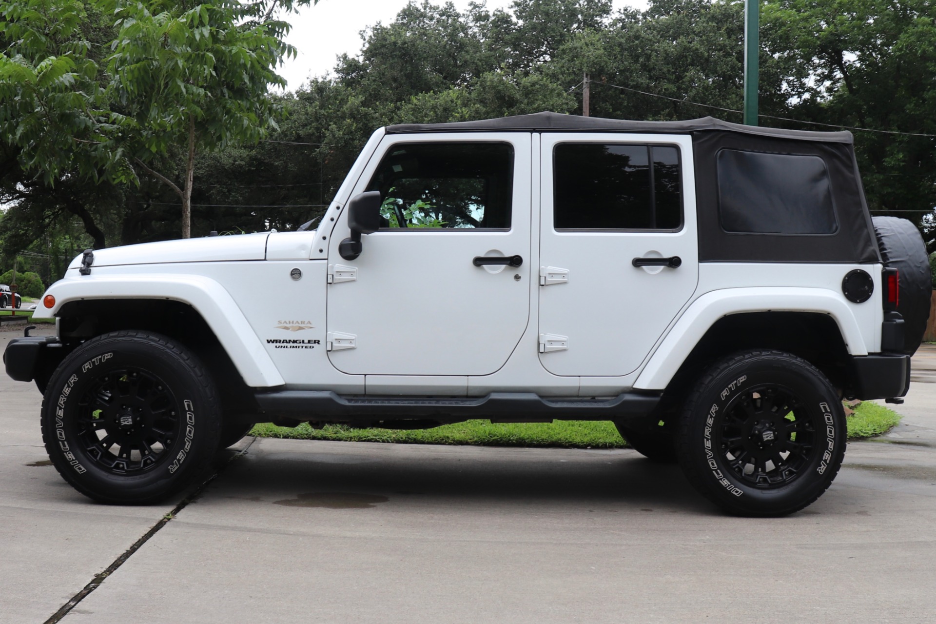 Used-2013-Jeep-Wrangler-Unlimited-Sahara